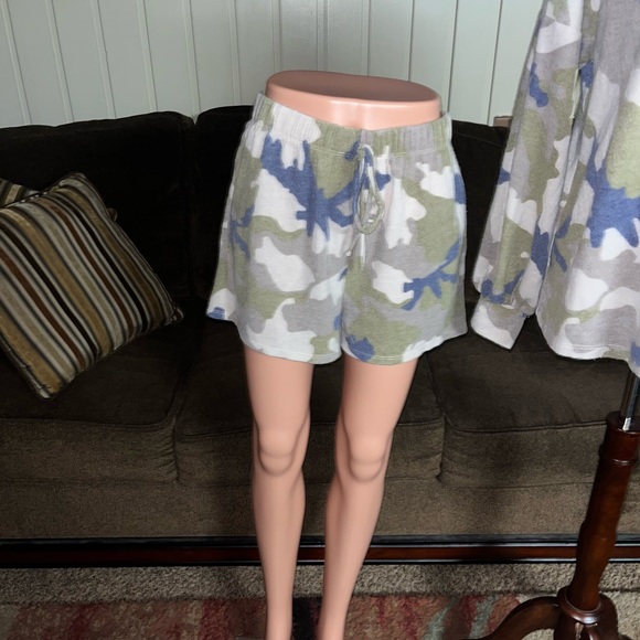 Oddi • Vintage • Medium • Safari • Brown/Beige/Green • Top & Shorts) Pajamas Set - Picture 3 of 11